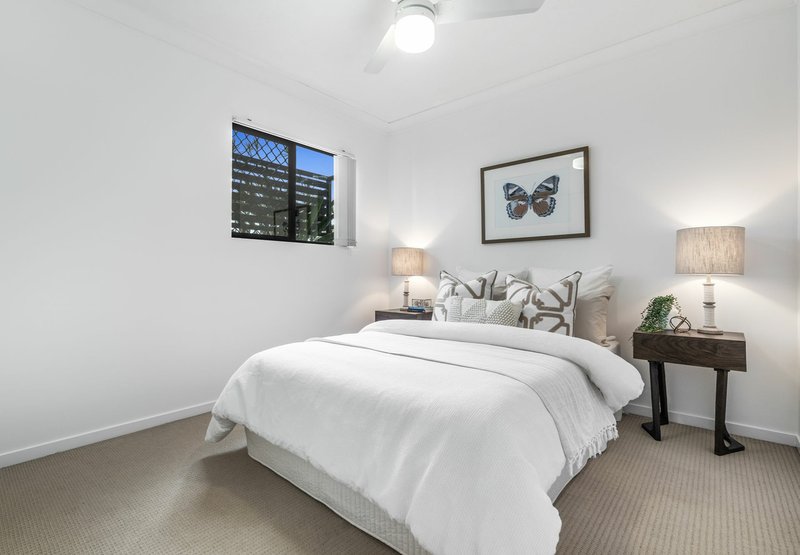 Photo - Unit 2/960 Wynnum Road, Cannon Hill QLD 4170 - Image 9