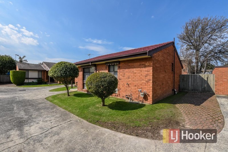 Photo - Unit 2/99-103 Cairns Road, Hampton Park VIC 3976 - Image 11