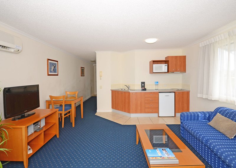 Photo - Unit 301 Mantra Resort, Buccaneer Drive, Urangan QLD 4655 - Image 7