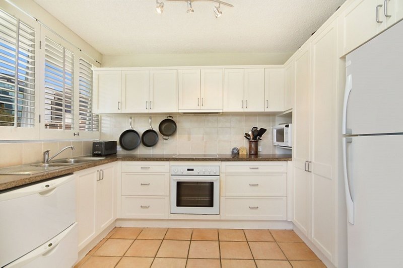 Photo - Unit 31 "Anchorage" 32 Riverview Parade, Surfers Paradise QLD 4217 - Image 4