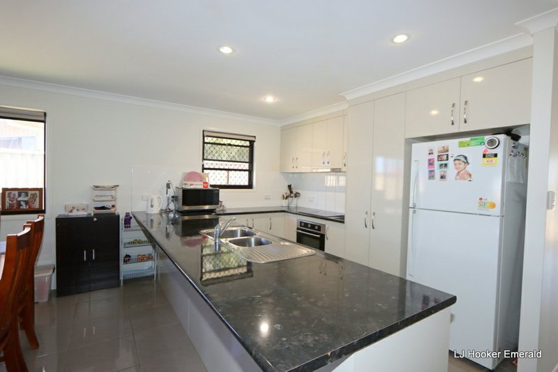 Photo - Unit 3/15 Whitney Street, Emerald QLD 4720 - Image 3