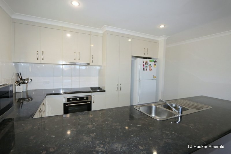 Photo - Unit 3/15 Whitney Street, Emerald QLD 4720 - Image 7