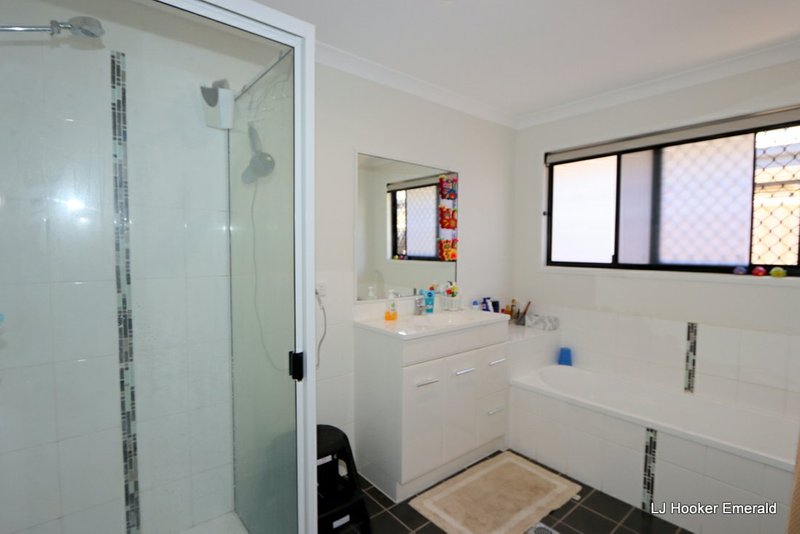 Photo - Unit 3/15 Whitney Street, Emerald QLD 4720 - Image 12