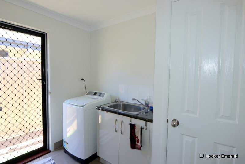 Photo - Unit 3/15 Whitney Street, Emerald QLD 4720 - Image 13