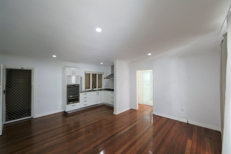 Photo - Unit 3/18 Duhig Ave , Coorparoo QLD 4151 - Image 2