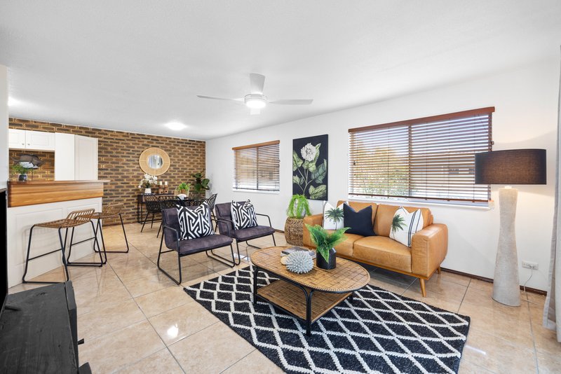 Photo - Unit 3/2 Moreton Parade, Kings Beach QLD 4551 - Image 2