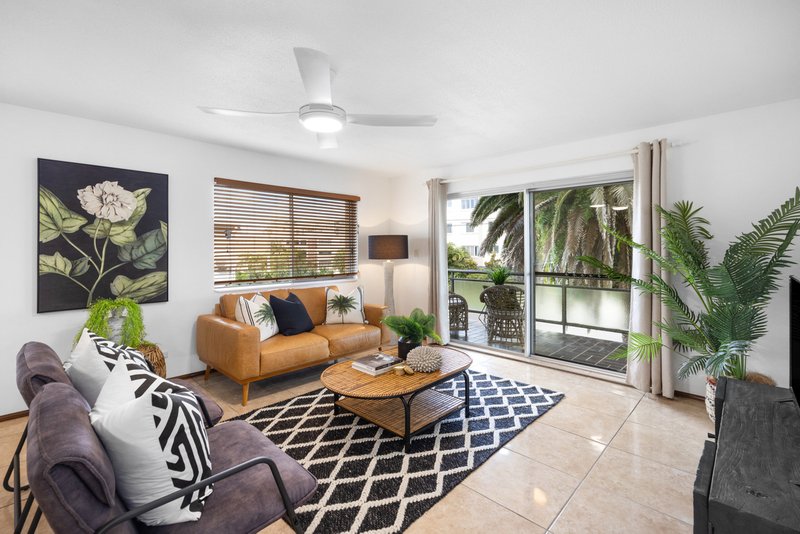 Photo - Unit 3/2 Moreton Parade, Kings Beach QLD 4551 - Image 4