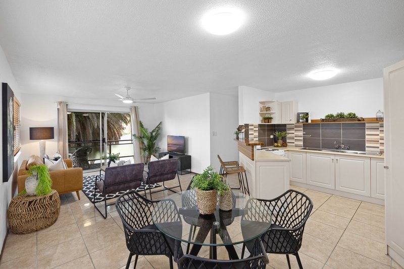 Photo - Unit 3/2 Moreton Parade, Kings Beach QLD 4551 - Image 6