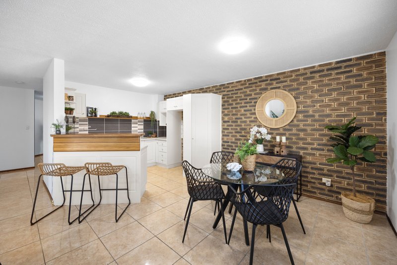 Photo - Unit 3/2 Moreton Parade, Kings Beach QLD 4551 - Image 7