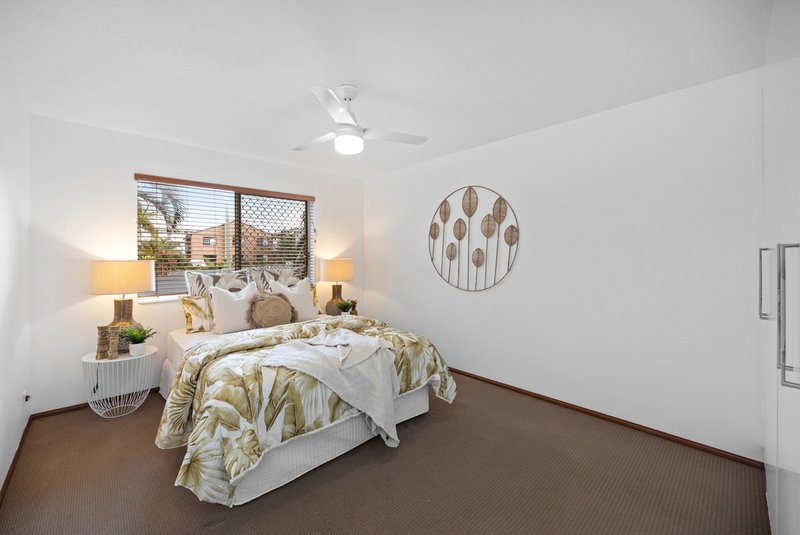 Photo - Unit 3/2 Moreton Parade, Kings Beach QLD 4551 - Image 10