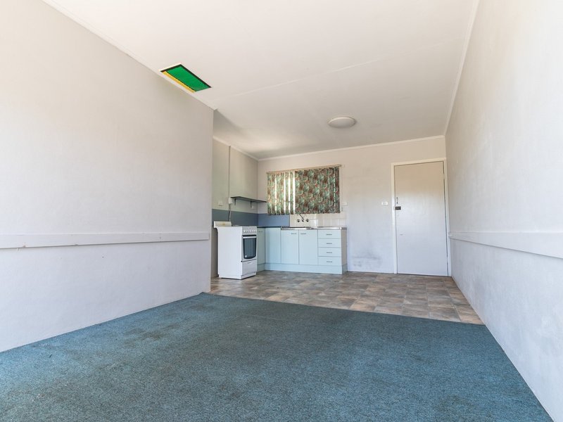 Photo - Unit 3/26 Joan Street, Mount Isa QLD 4825 - Image 4