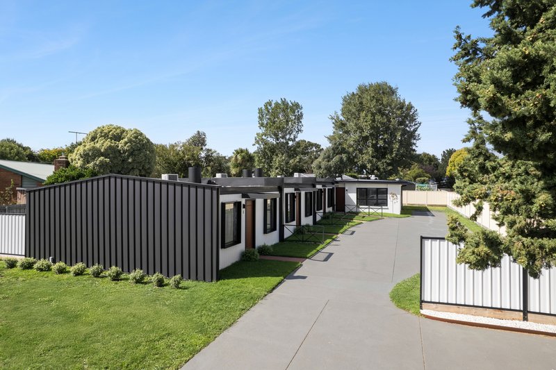 Photo - Unit 3/31 Worcester Road, Gisborne VIC 3437 - Image 1