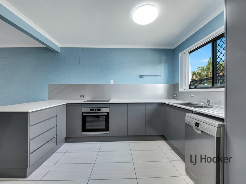 Photo - Unit 3/4 Bevington Street, Tannum Sands QLD 4680 - Image 4