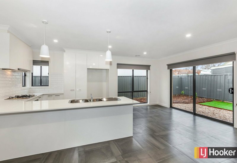 Photo - Unit 3/40 Mckenzie Street, Broadford VIC 3658 - Image 2