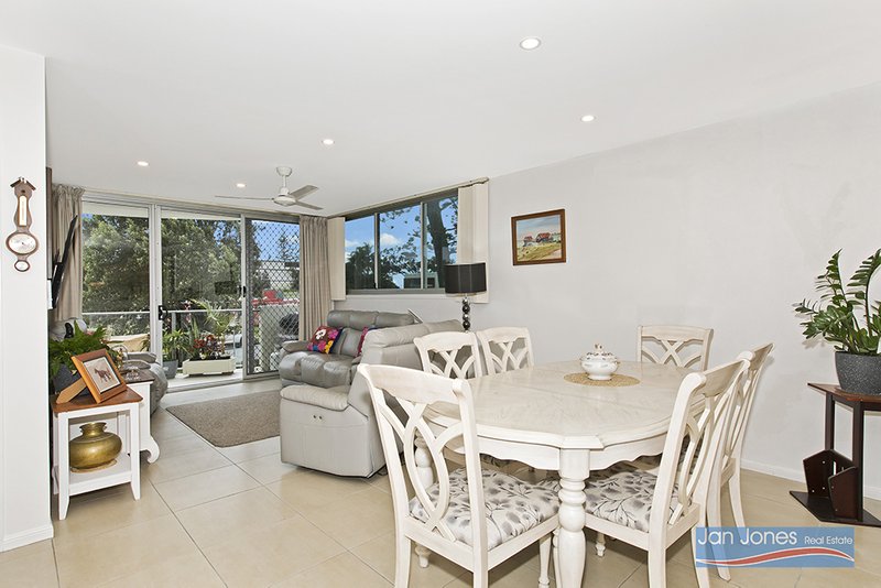 Photo - Unit 3/5 Lilla St , Woody Point QLD 4019 - Image 4