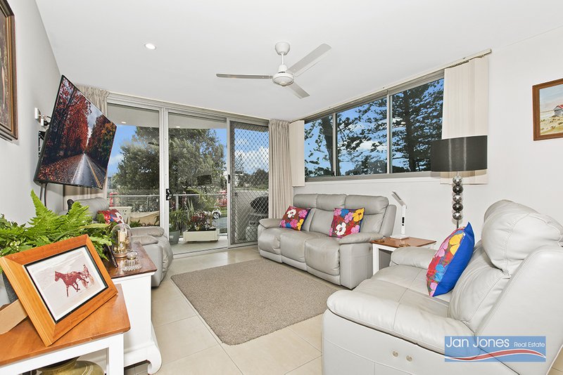 Photo - Unit 3/5 Lilla St , Woody Point QLD 4019 - Image 5