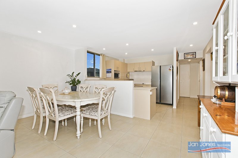 Photo - Unit 3/5 Lilla St , Woody Point QLD 4019 - Image 10