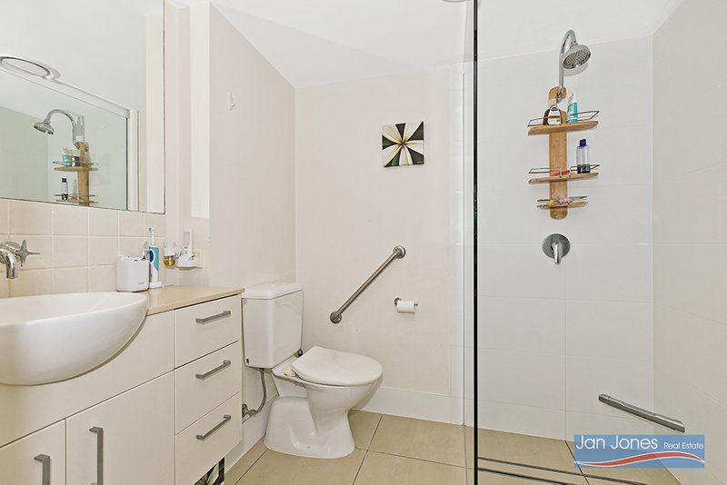 Photo - Unit 3/5 Lilla St , Woody Point QLD 4019 - Image 13