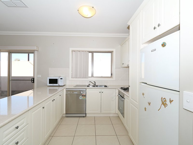 Photo - Unit 3/74 Brookong Avenue, Wagga Wagga NSW 2650 - Image 2