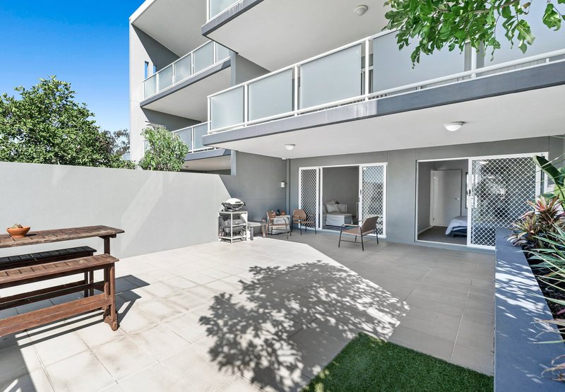 Photo - Unit 3/888 Wynnum Rd , Cannon Hill QLD 4170 - Image 2