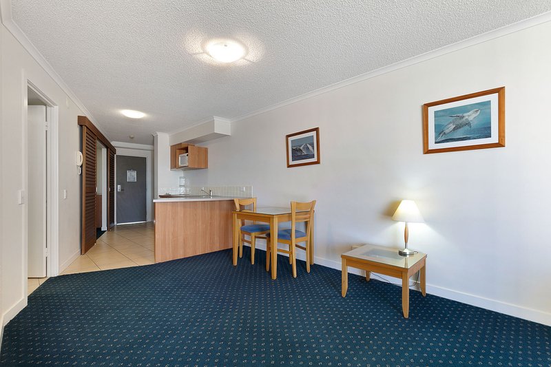 Photo - Unit 407 Mantra Resort, Buccaneer Drive, Urangan QLD 4655 - Image 6