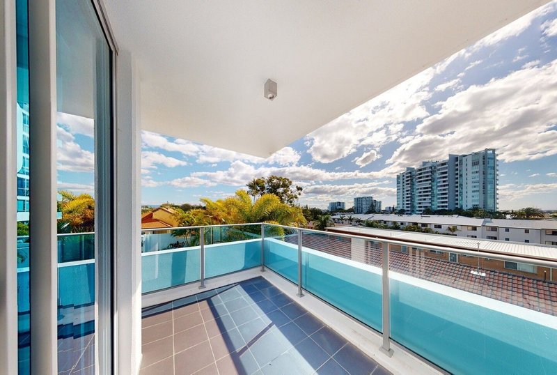 Photo - Unit 409/20 Labrador Street, Labrador QLD 4215 - Image 8