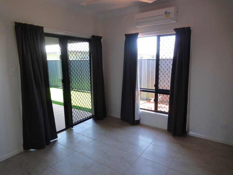 Photo - Unit 4/1 Anzac Avenue, Rocky Point QLD 4874 - Image 4