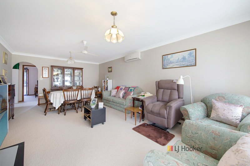 Photo - Unit 4/1 Dan Close, Gorokan NSW 2263 - Image 2