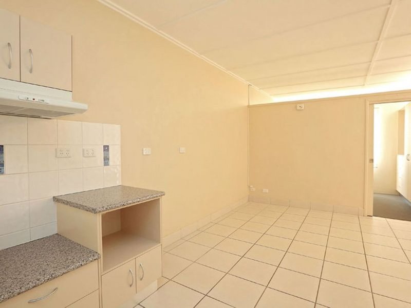 Photo - Unit 4/176 West Street, Mount Isa QLD 4825 - Image 4