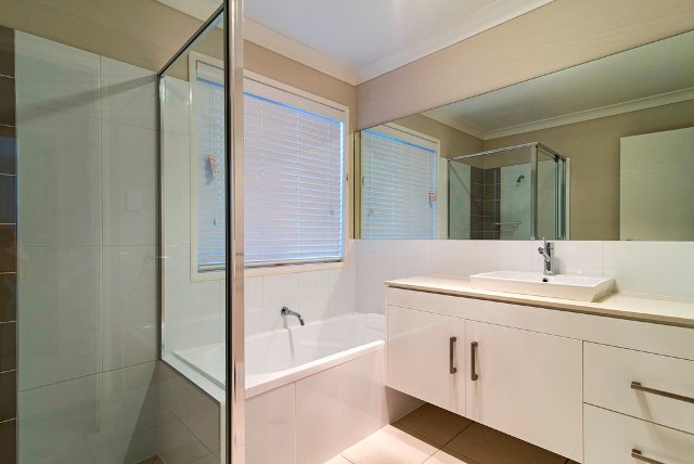 Photo - Unit 4/18 Swallow Court, Newtown QLD 4350 - Image 2