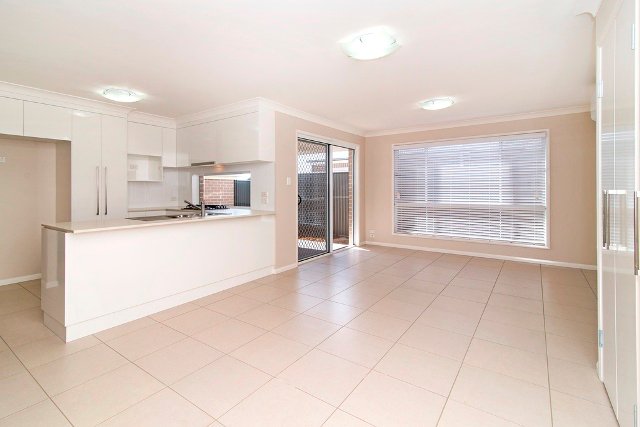 Photo - Unit 4/18 Swallow Court, Newtown QLD 4350 - Image 4