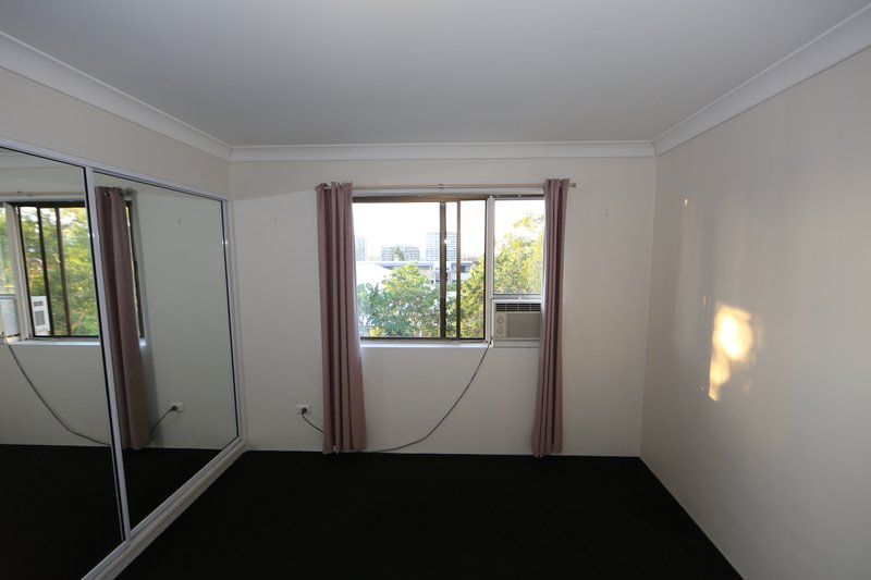 Photo - Unit 4/233 Cavendish Road, Coorparoo QLD 4151 - Image 6