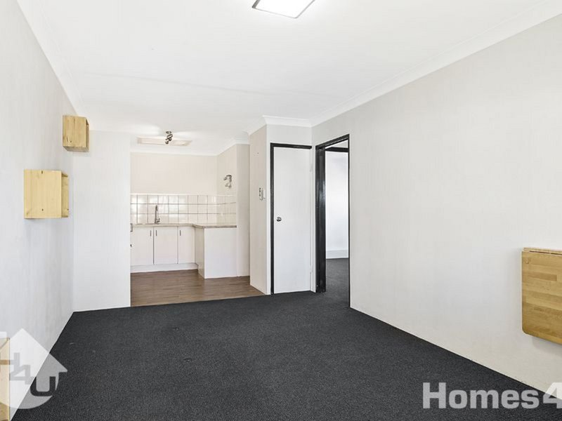 Photo - Unit 4/24 Silvyn Street, Redcliffe QLD 4020 - Image 7