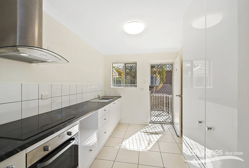 Photo - Unit 4/28 Josephine St , Redcliffe QLD 4020 - Image 4