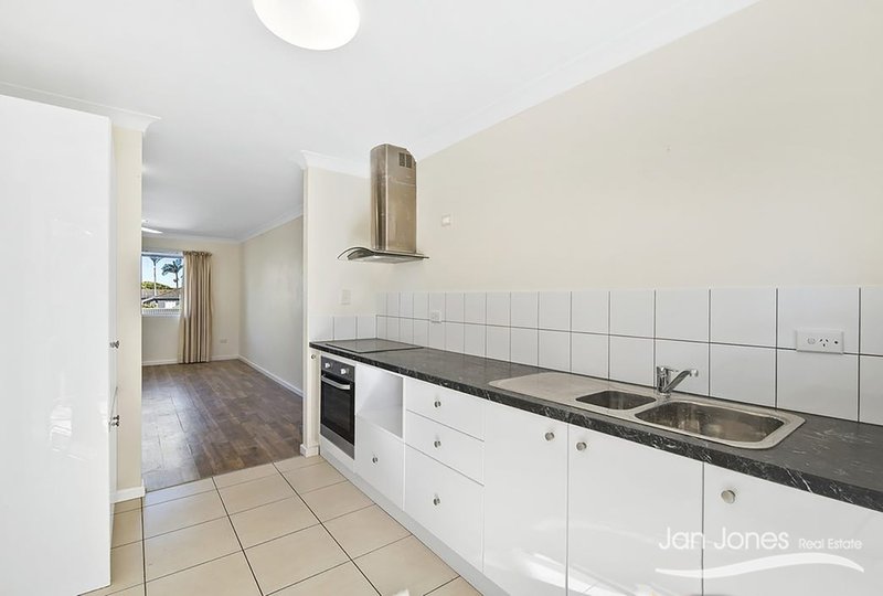 Photo - Unit 4/28 Josephine St , Redcliffe QLD 4020 - Image 5