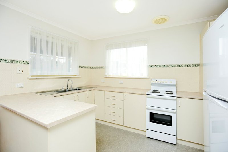 Photo - Unit 4/32 Hill Street, Victor Harbor SA 5211 - Image 4