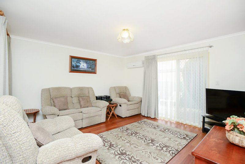 Photo - Unit 4/32 Hill Street, Victor Harbor SA 5211 - Image 5