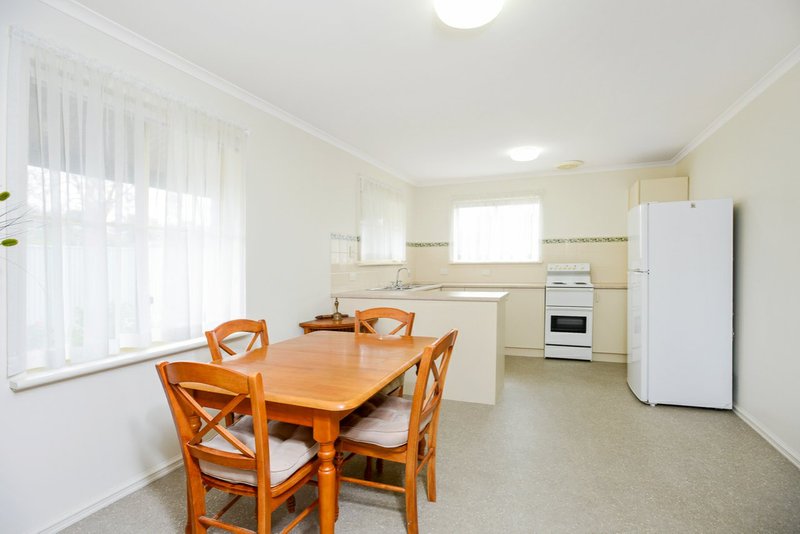 Photo - Unit 4/32 Hill Street, Victor Harbor SA 5211 - Image 8