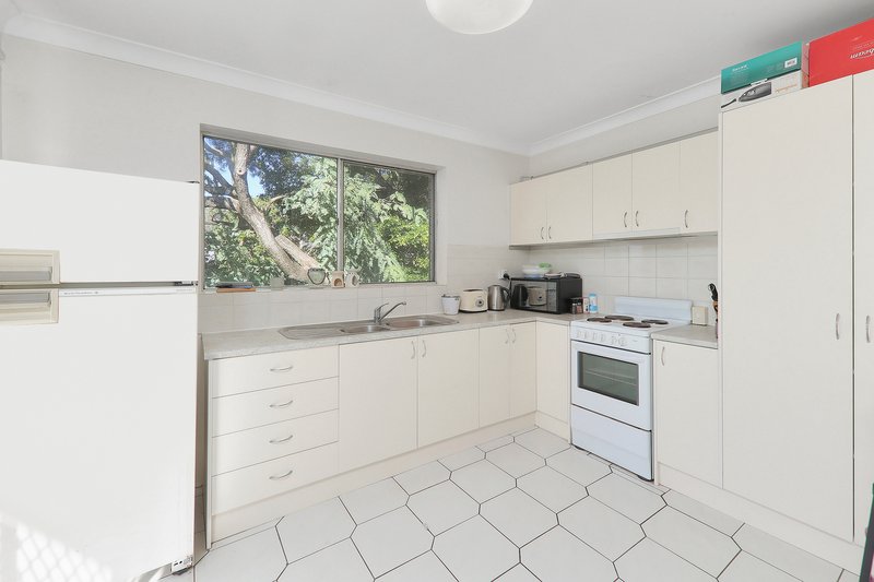 Photo - Unit 4/42 Pembroke Rd , Coorparoo QLD 4151 - Image 2