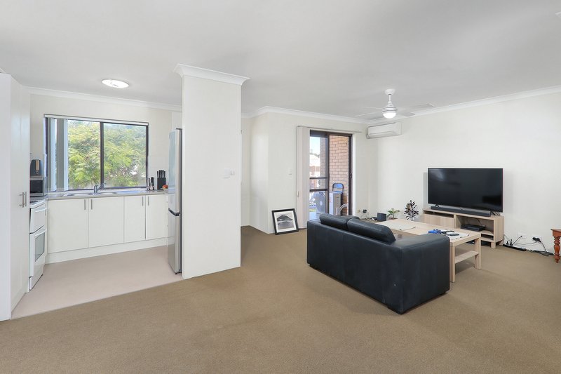 Photo - Unit 4/47 Rutland St , Coorparoo QLD 4151 - Image 4