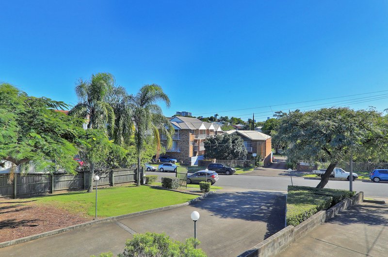 Photo - Unit 4/47 Rutland St , Coorparoo QLD 4151 - Image 9