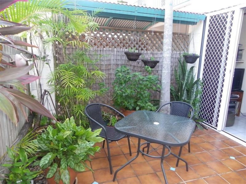 Photo - Unit 4/89 Horseshoe Bay Road, Bowen QLD 4805 - Image 3