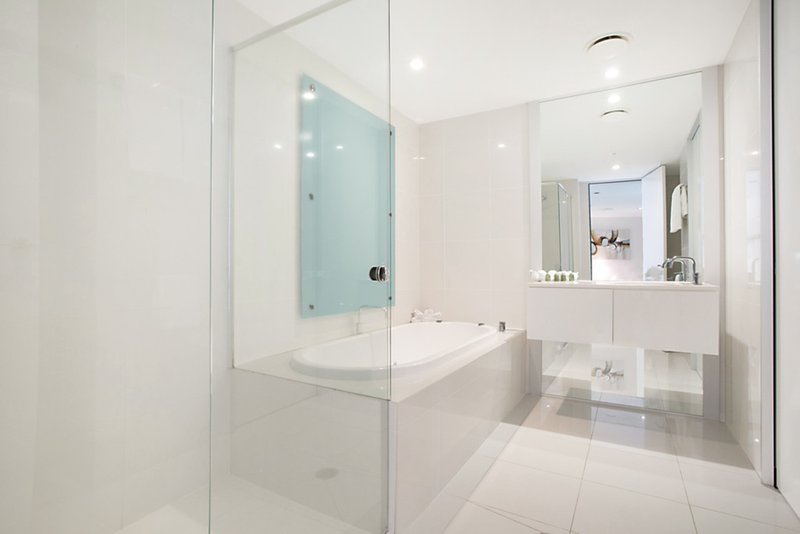 Photo - Unit 508 Q1 9 Hamilton Avenue, Surfers Paradise QLD 4217 - Image 6