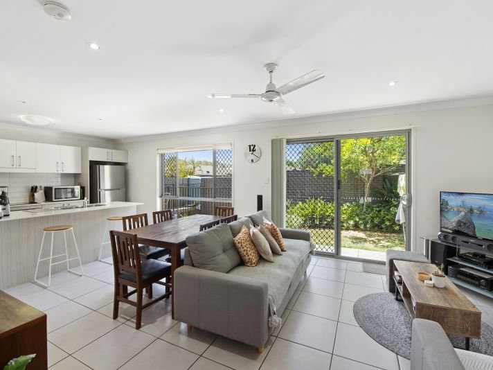 Photo - Unit 5/126 Central Street, Labrador QLD 4215 - Image 2