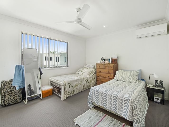 Photo - Unit 5/126 Central Street, Labrador QLD 4215 - Image 3