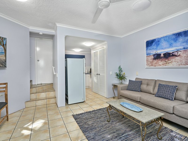 Photo - Unit 5/129 Oleander Street, Holloways Beach QLD 4878 - Image 3