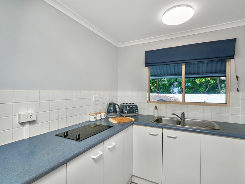 Photo - Unit 5/129 Oleander Street, Holloways Beach QLD 4878 - Image 4