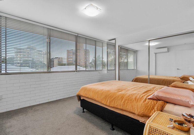 Photo - Unit 5/16 Gailey Road, St Lucia QLD 4067 - Image 3