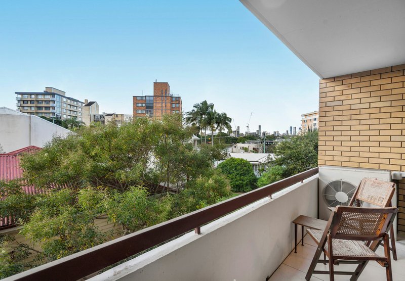 Photo - Unit 5/16 Gailey Road, St Lucia QLD 4067 - Image 5