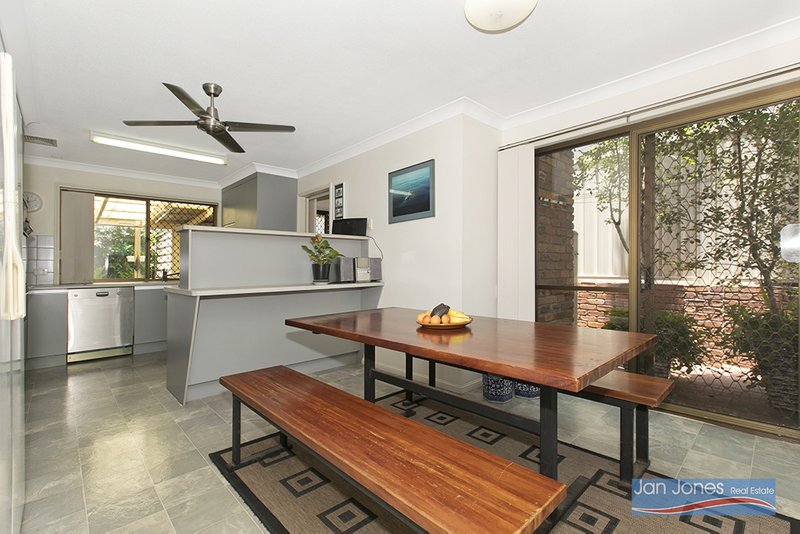 Photo - Unit 5/2 Landsborough Ave , Scarborough QLD 4020 - Image 9